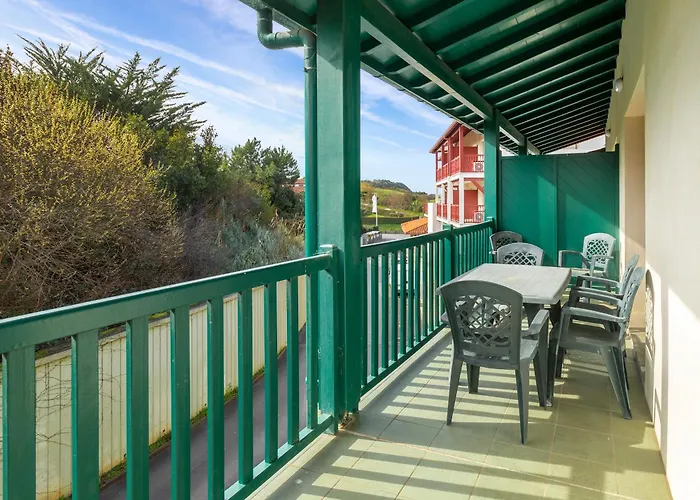 Superbe Avec Piscine, Tennis Et Acces A - Fr-1-239-1108